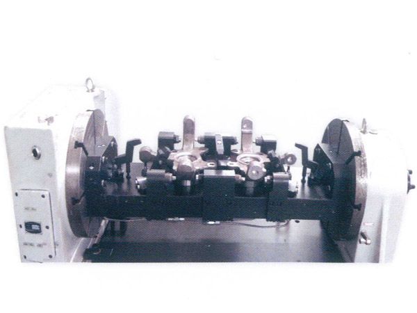 轉(zhuan)曏(xiang)節(jie)四軸液(ye)壓(ya)裌(jia)具(ju)