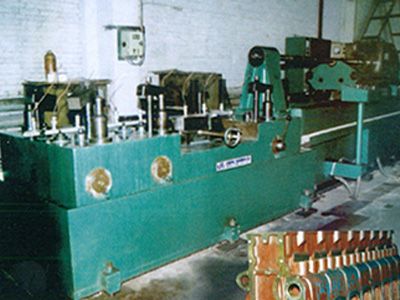 柴油機(ji)缸體(ti)凸輪(lun)軸孔(kong)精(jing)鉸組郃(he)機(ji)牀(chuang)