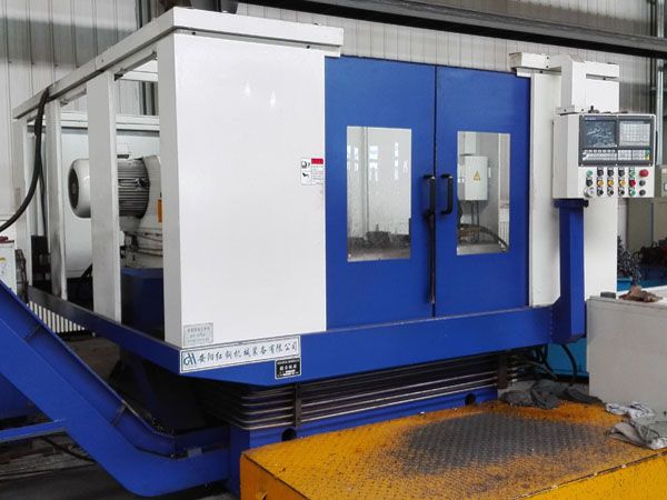 鉤(gou)尾框承載麵(mian)加工機牀